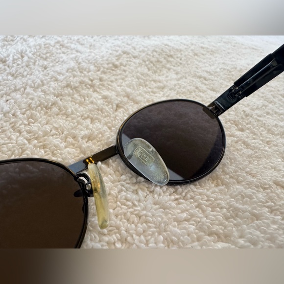 Fendi rare metal-framed sunglasses with a black oval design Mod SL 7132 - Picture 6 of 8